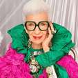 Ícone do mundo fashion, Iris Apfel morre aos 102 anos, em casa na Flórida (EUA) (Divulgação)